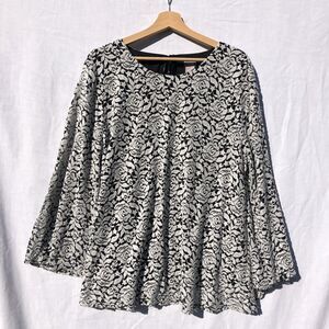 Chico's Size 3 Black w White Embossed Flowers Lined Top Rayon Blend